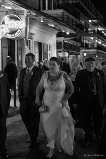 Hochzeit. Bourbon Street, New Orleans, Louisiana, USA in s/w, b/w